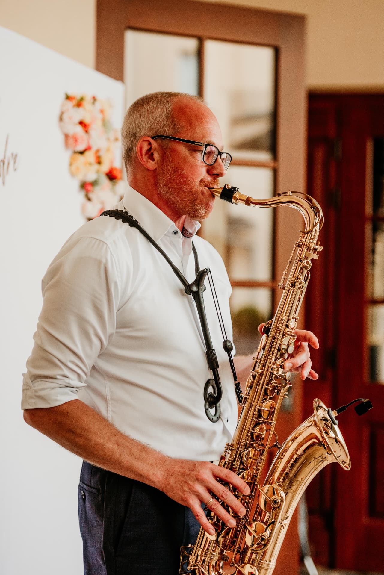 Peter Michael Macherey beim Tenorsaxophon-Spiel